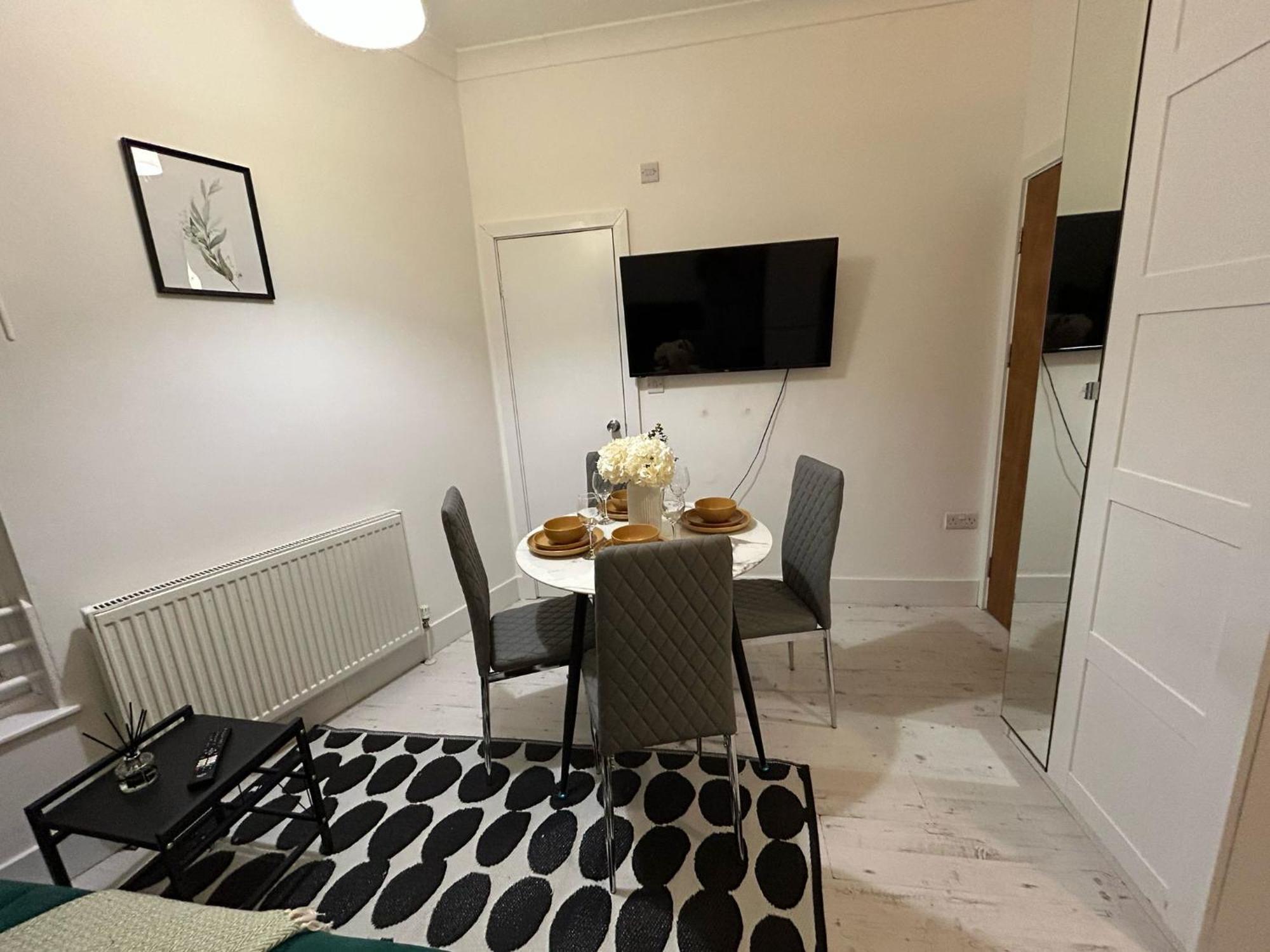 Affordable Studio, 1, 2 And 3 Bed In E14 *