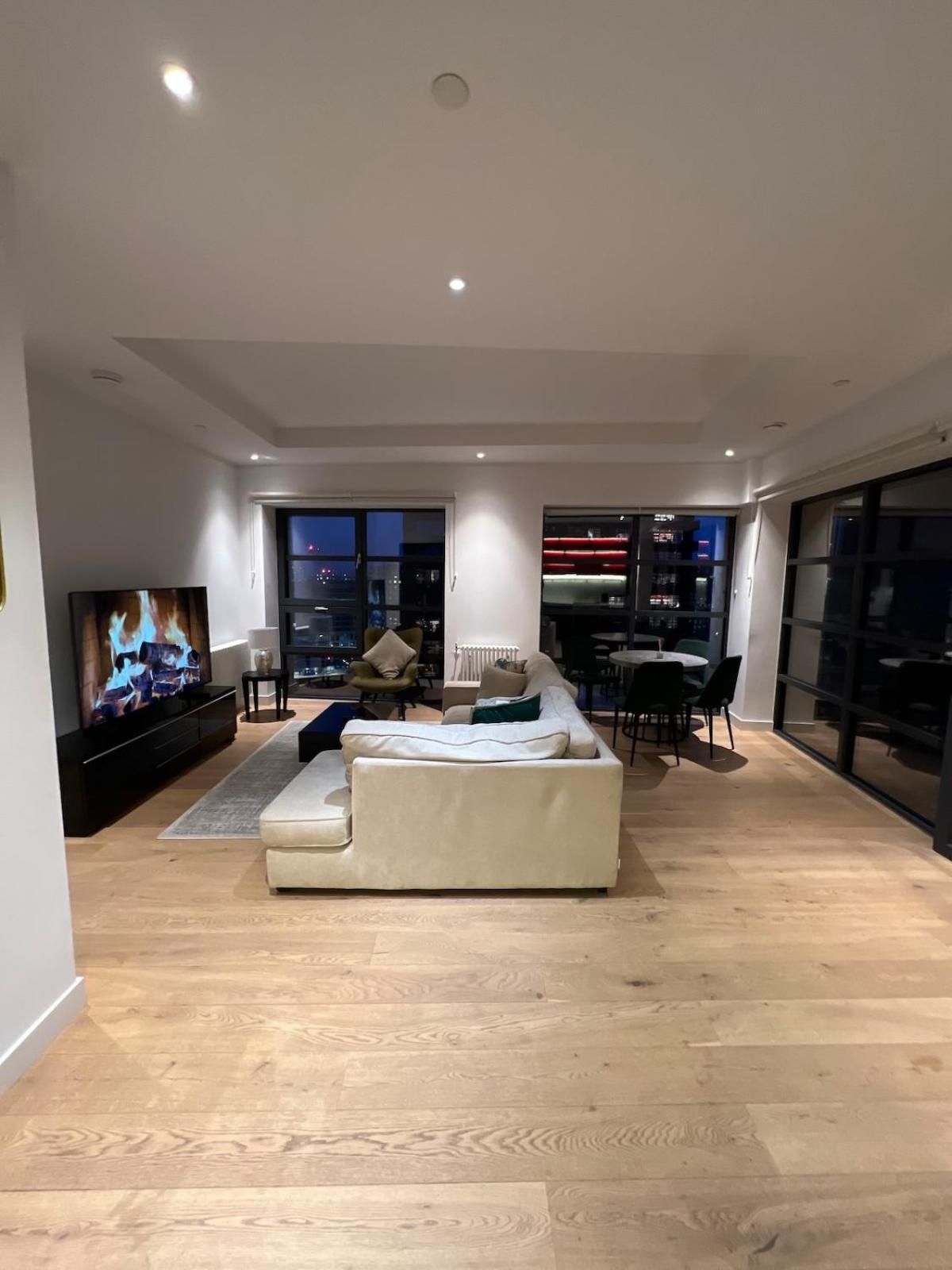 Apartment Modern Two Bedroom London