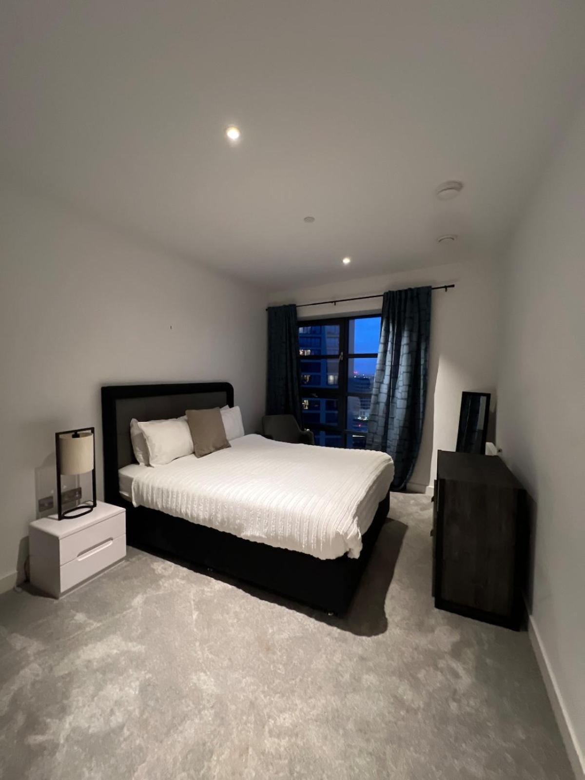 Modern Two Bedroom Apartment *