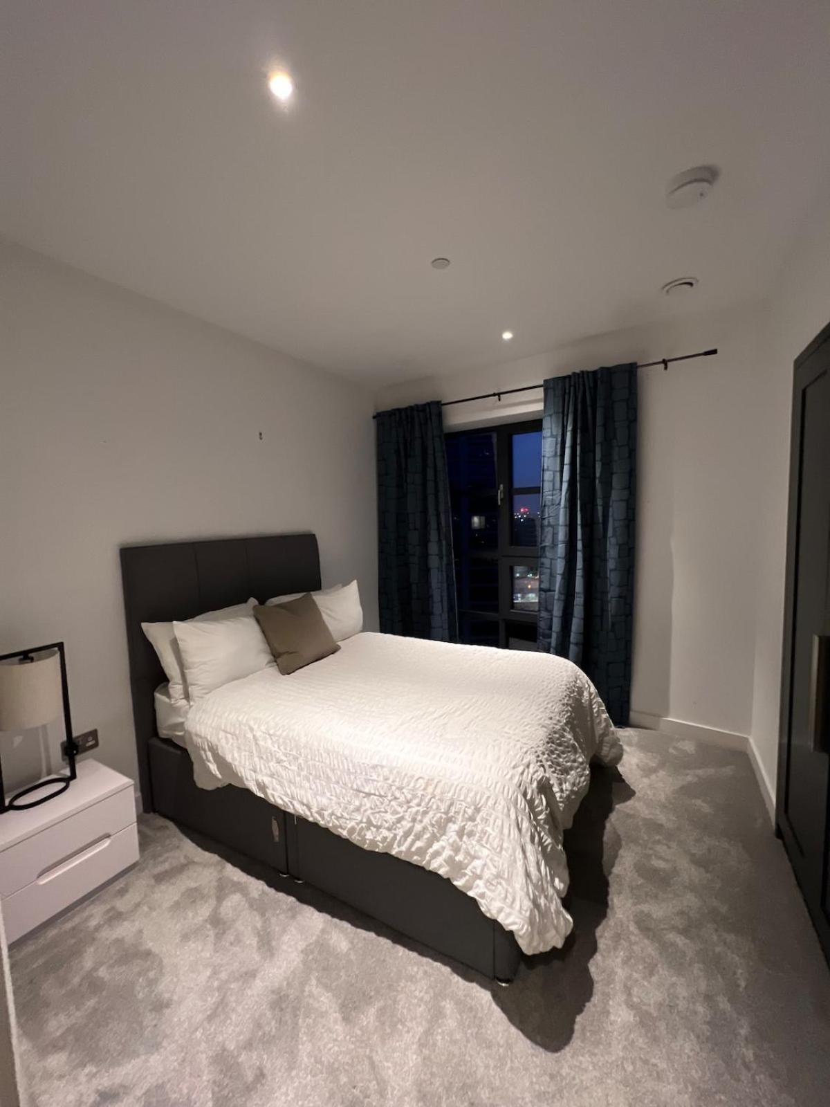 Apartment Modern Two Bedroom *
