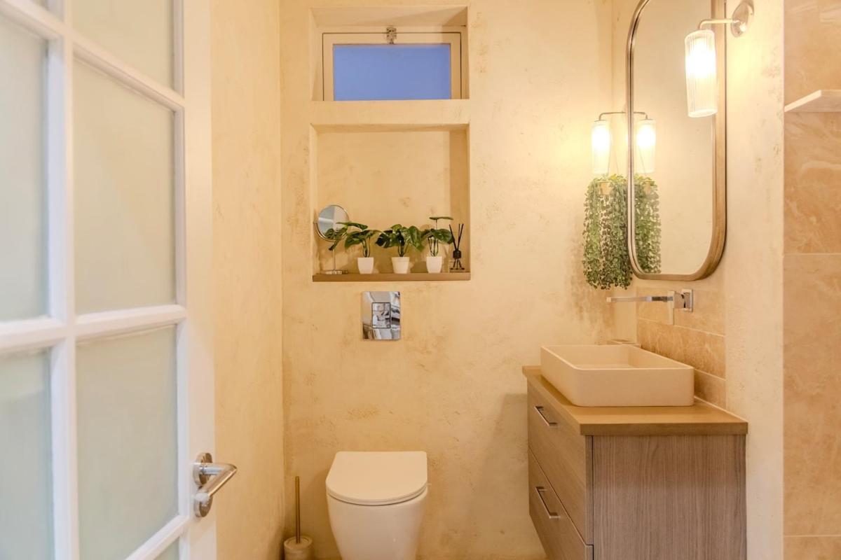 Luxury Newly Refurbished Chelsea Garden Flat Apartment London