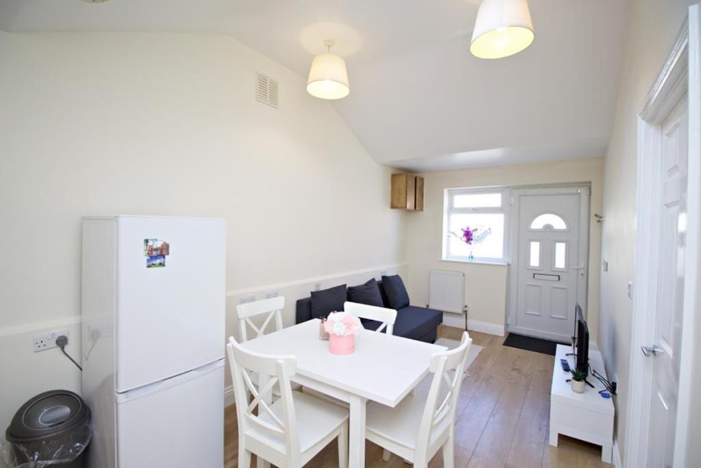 Lovely 1-bedroom Flat In Near Blackhorse Rd Appartement