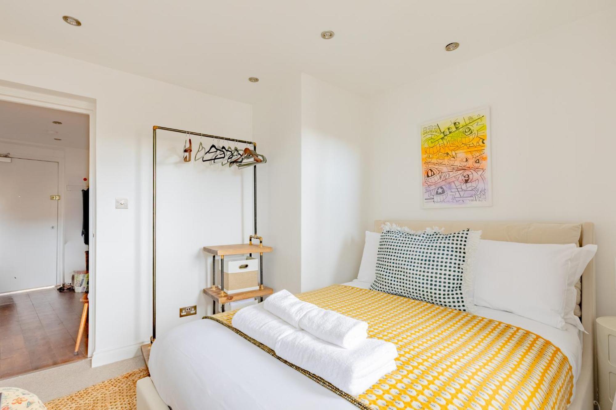 Contemporary 2bd Flat With Balcony Shoreditch London