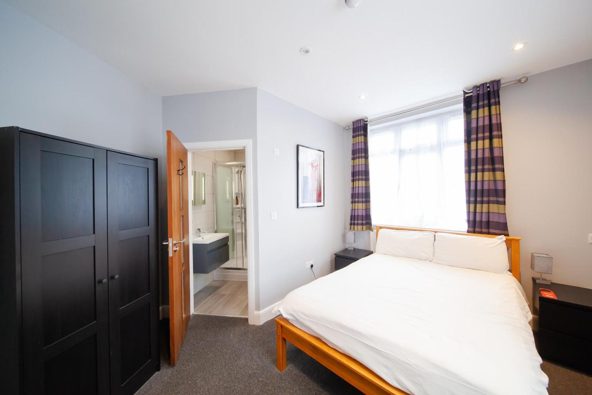 Oyo The Arch, Wembly Stadium 3* London