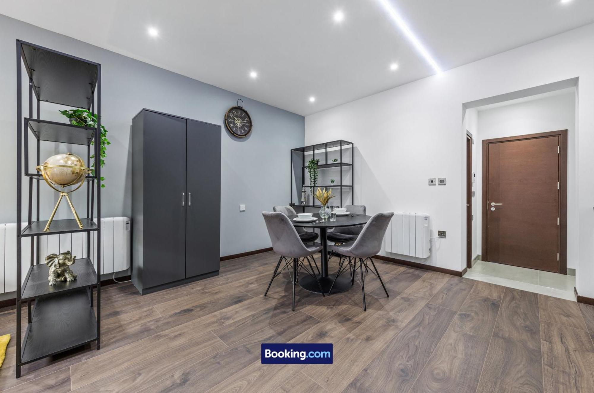 Apartment Stylish By Smart Short Lets & Serviced Woodstock With Free Wifi