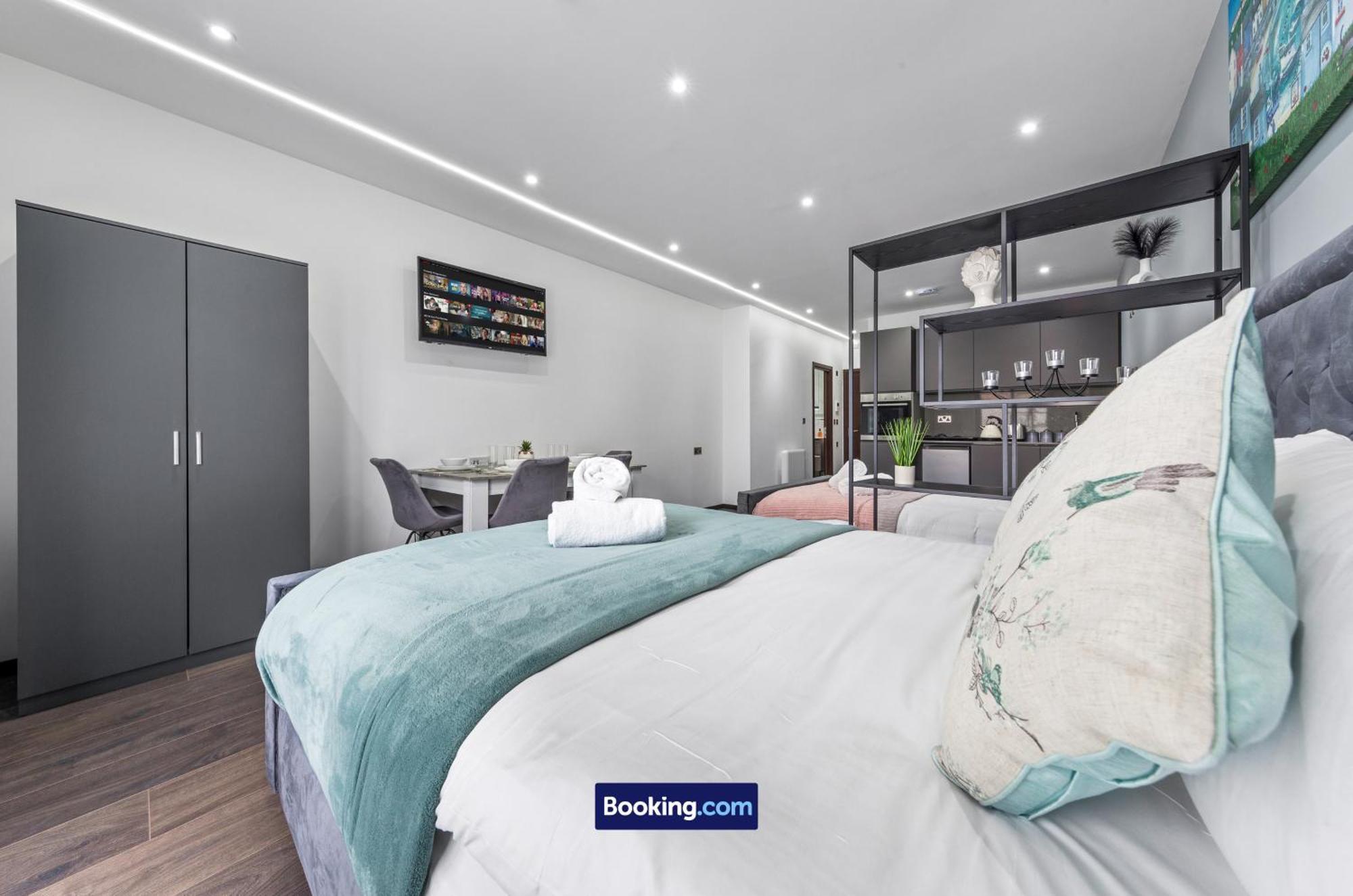 Apartment Stylish By Smart Short Lets & Serviced Woodstock With Free Wifi London