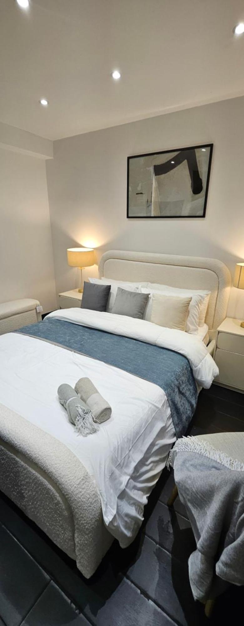 Estatesmen Park Lane Marble Arch Apartment *