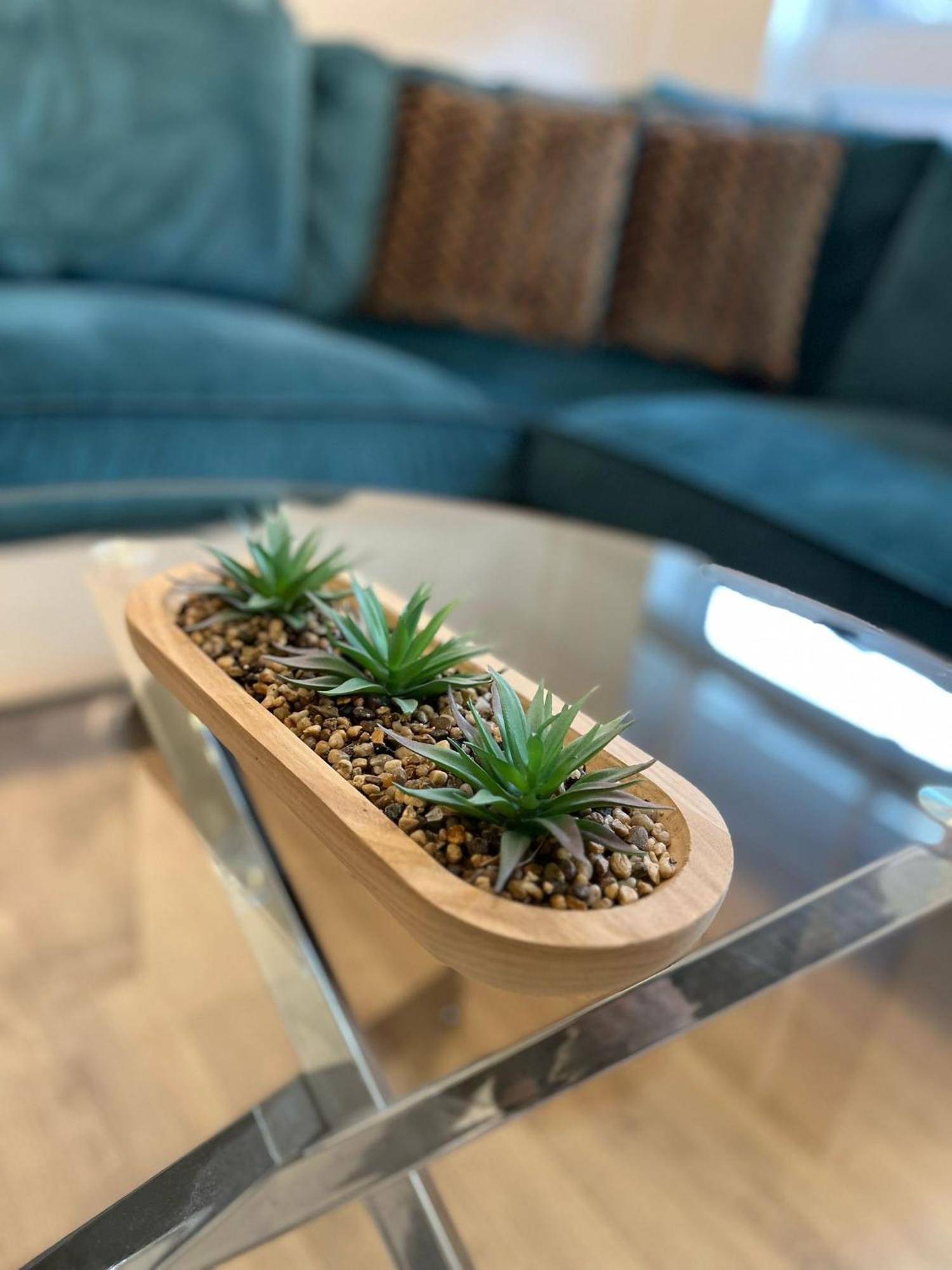 Facing Covent Garden Station Apartment *