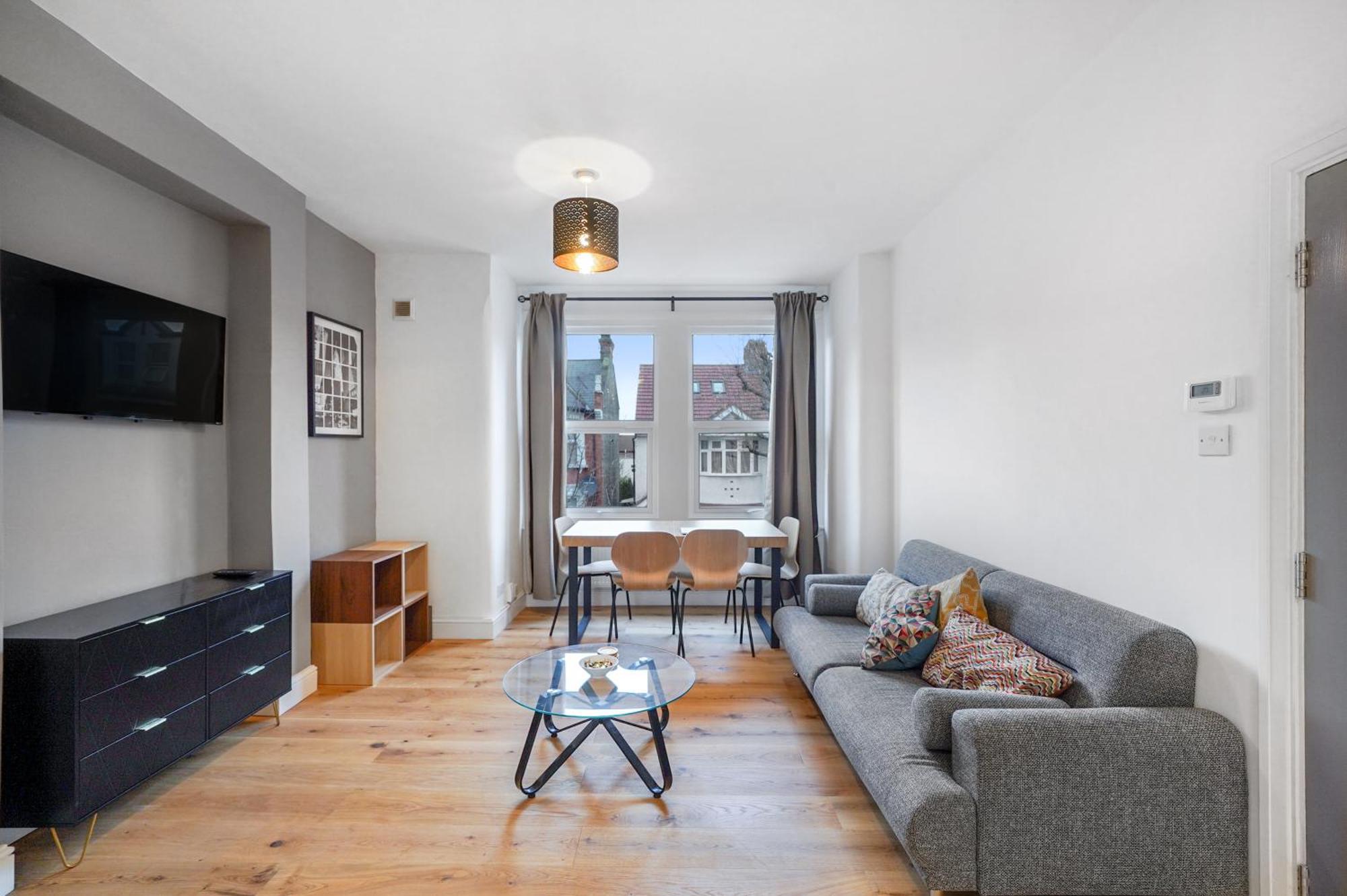 Bright Stylish North Retreat Apartment London