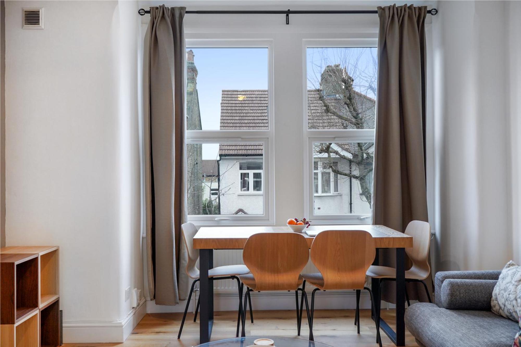 Bright Stylish North Retreat Apartment London