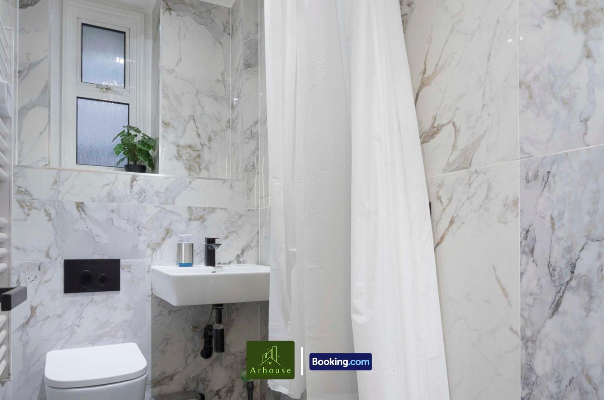 2 Bedroom By Arhouse Short Lets & Serviced Oxford St With Free Wifi Lejlighed