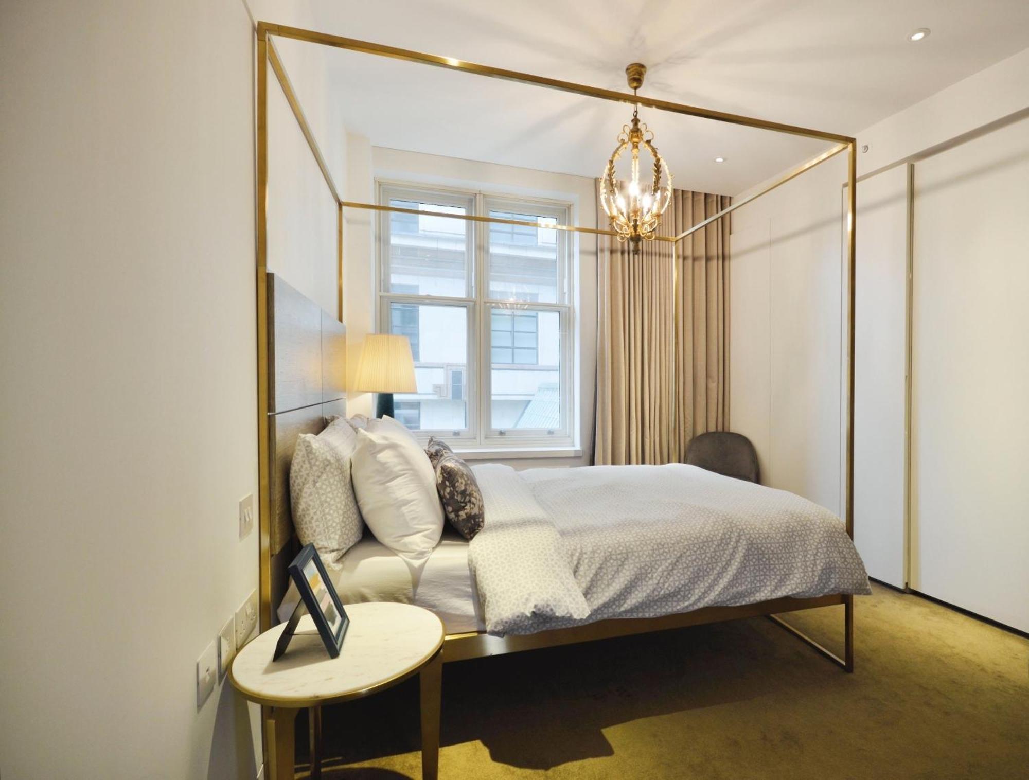 Soho West End Apartment *