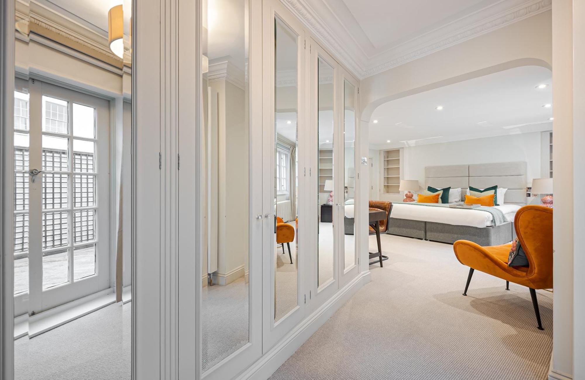 Modern 3 Bedroom Luxury House With Garage In Londra