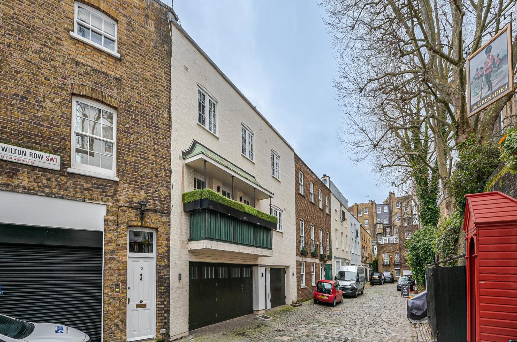 Modern 3 Bedroom Luxury House With Garage In Londra