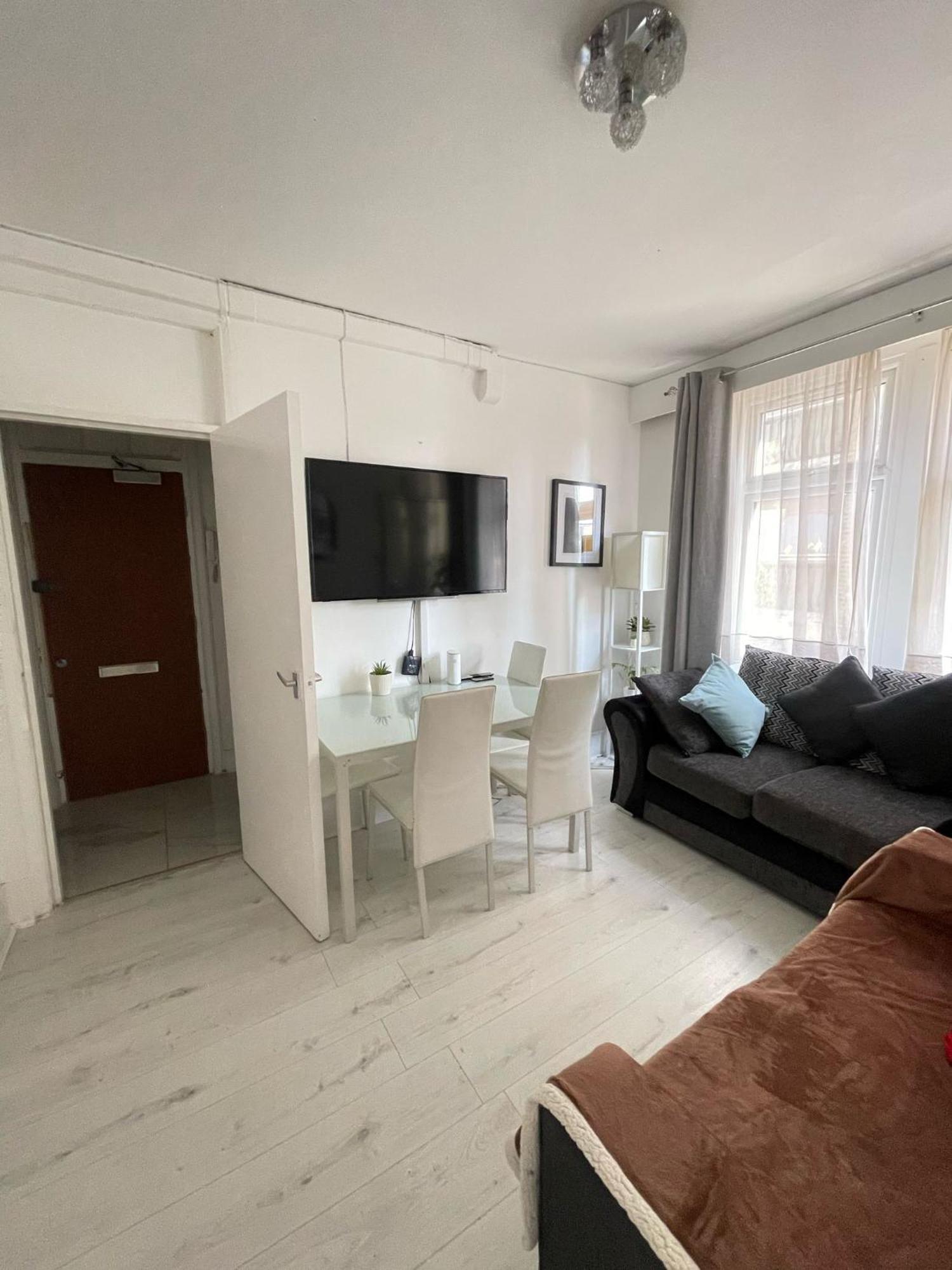 Lovely 2 Bed Flat 2 Floor Miles Lejlighed *