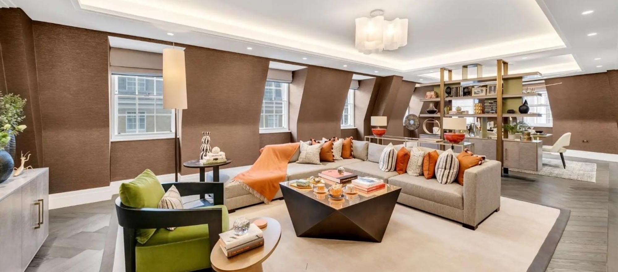 4 Bedrooms Of Comfort And Style In Leilighet