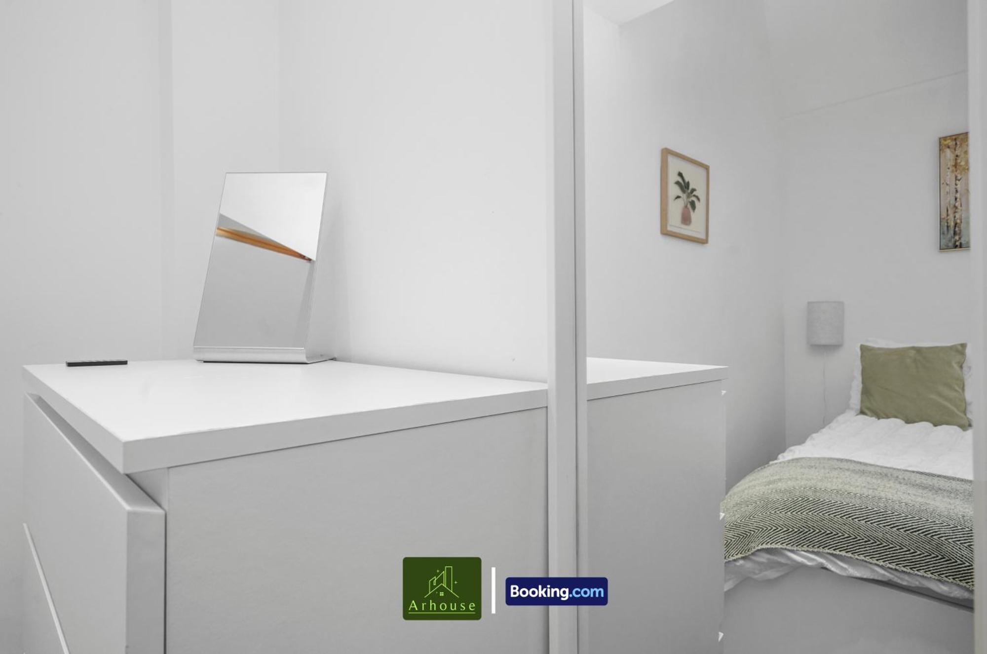 Two Bedroom By Arhouse Short Lets & Serviced Clapham With Free Wifi Lägenhet London