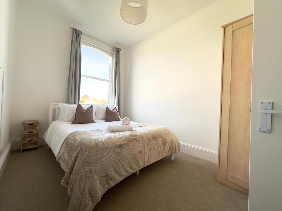 Lägenhet 3 Bed, 2 Bath With Terrace & Local Entertainment London