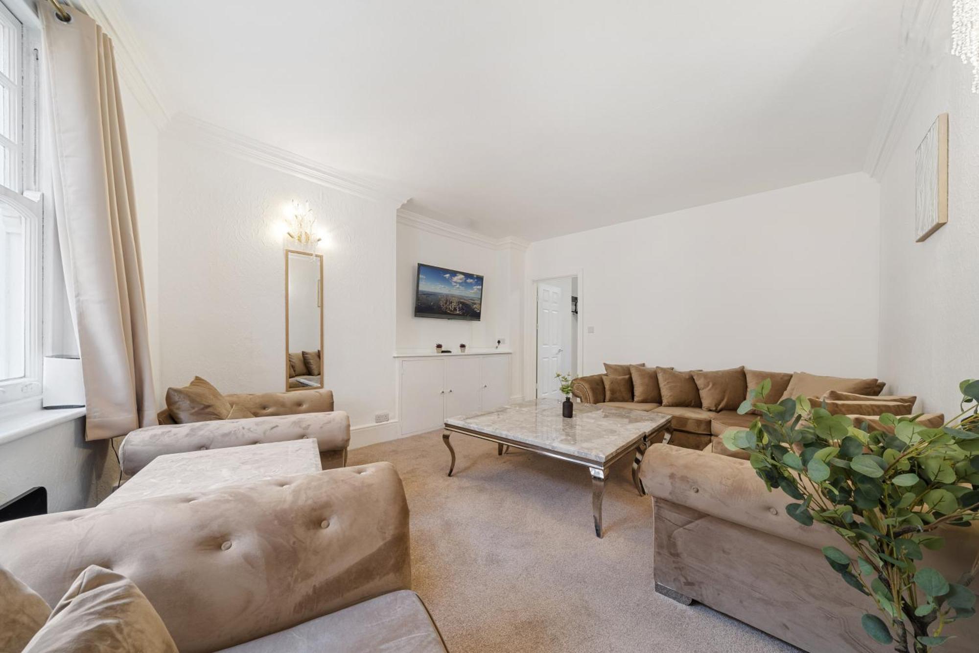 Prime Soho 3-bedroom Steps From Piccadilly And Chinatown 3gh Lägenhet *