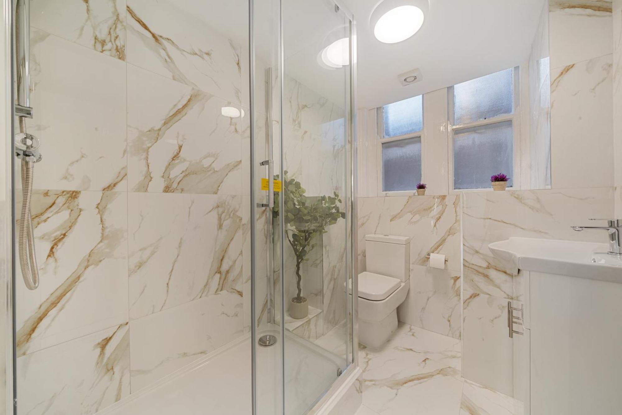 Lägenhet Prime Soho 3-bedroom Steps From Piccadilly And Chinatown 3gh London