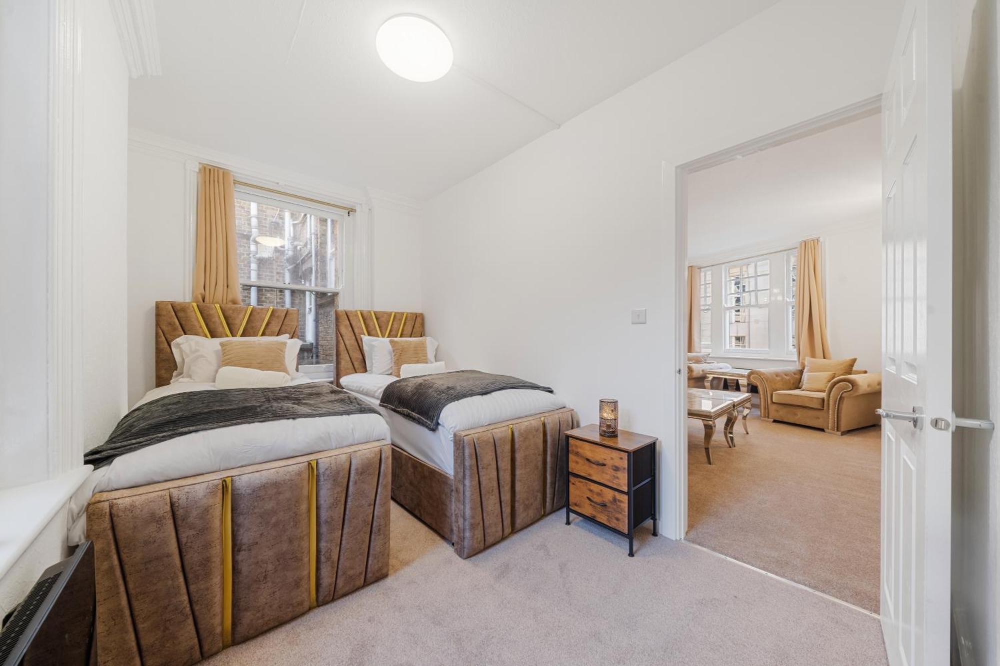 Lägenhet Prime Soho 3-bedroom Steps From Piccadilly And Chinatown 3gh London