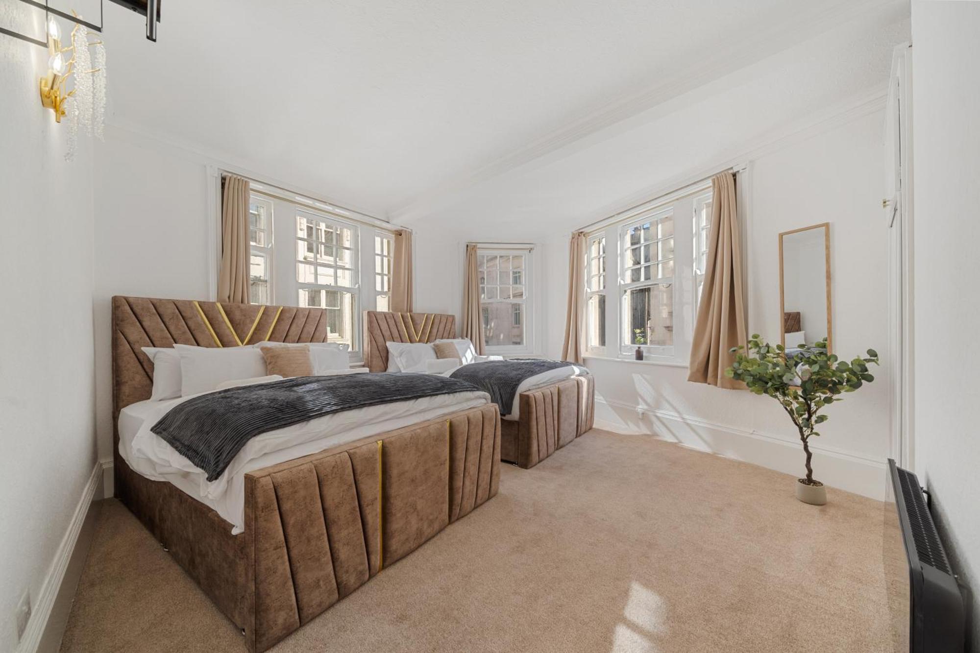 Lägenhet Prime Soho 3-bedroom Steps From Piccadilly And Chinatown 3gh London
