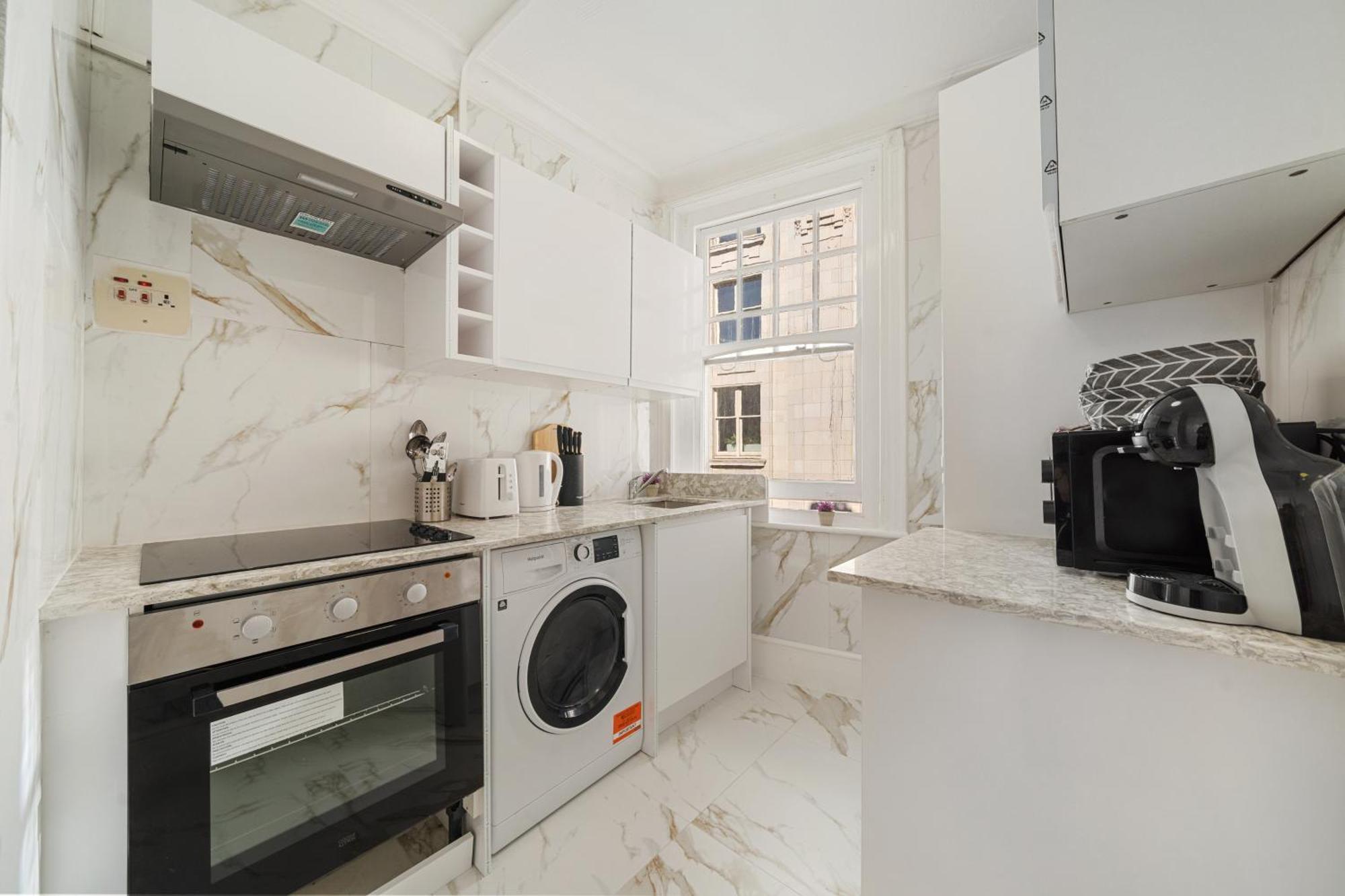 Prime Soho 3-bedroom Steps From Piccadilly And Chinatown 3gh Lägenhet *