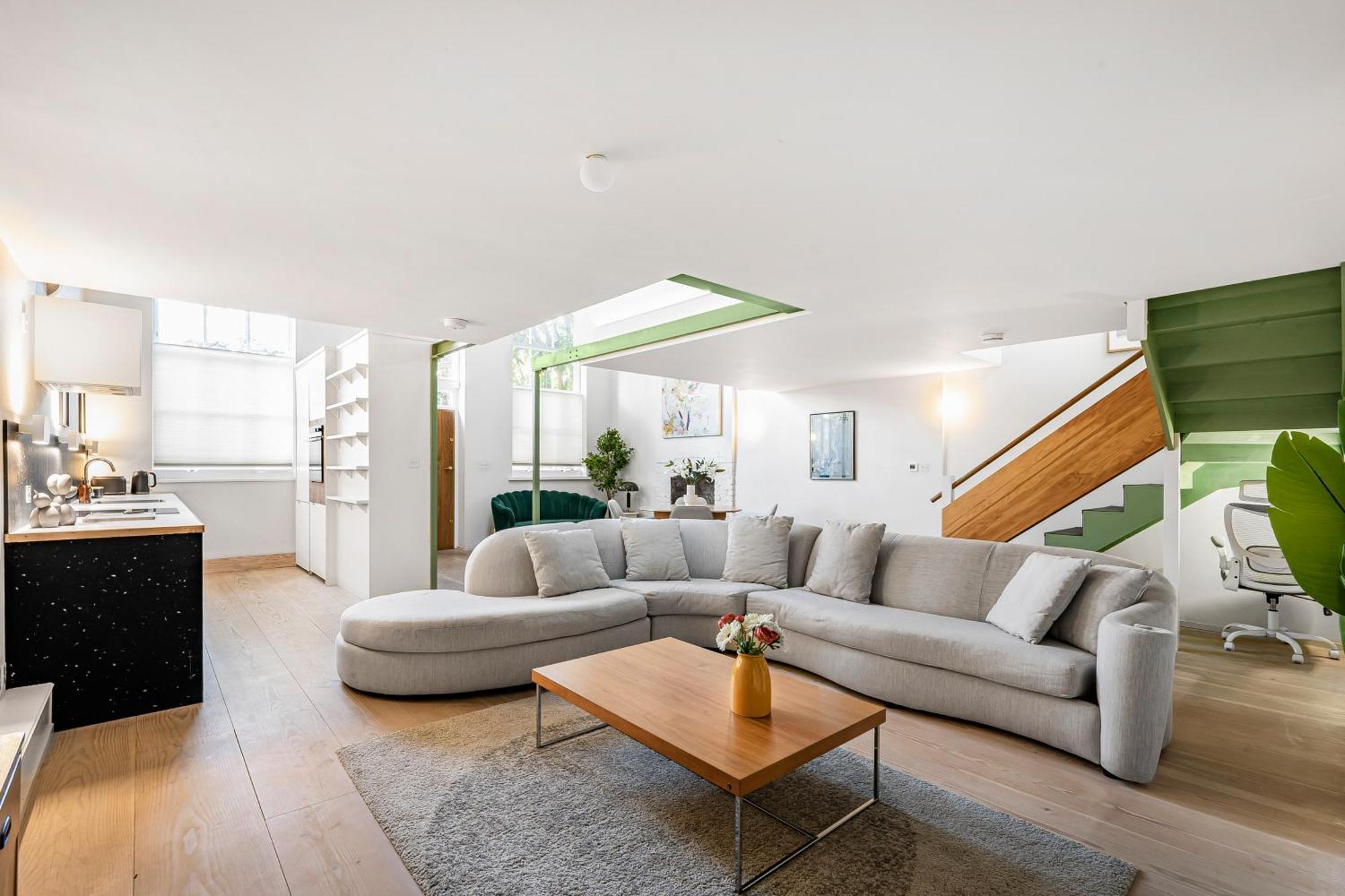 Ferienhaus Schoolbell Mews Full 3 Bedroom 2 Bathroom Architect Designed Mews House Fabulous Bow, Victoria Park Location
