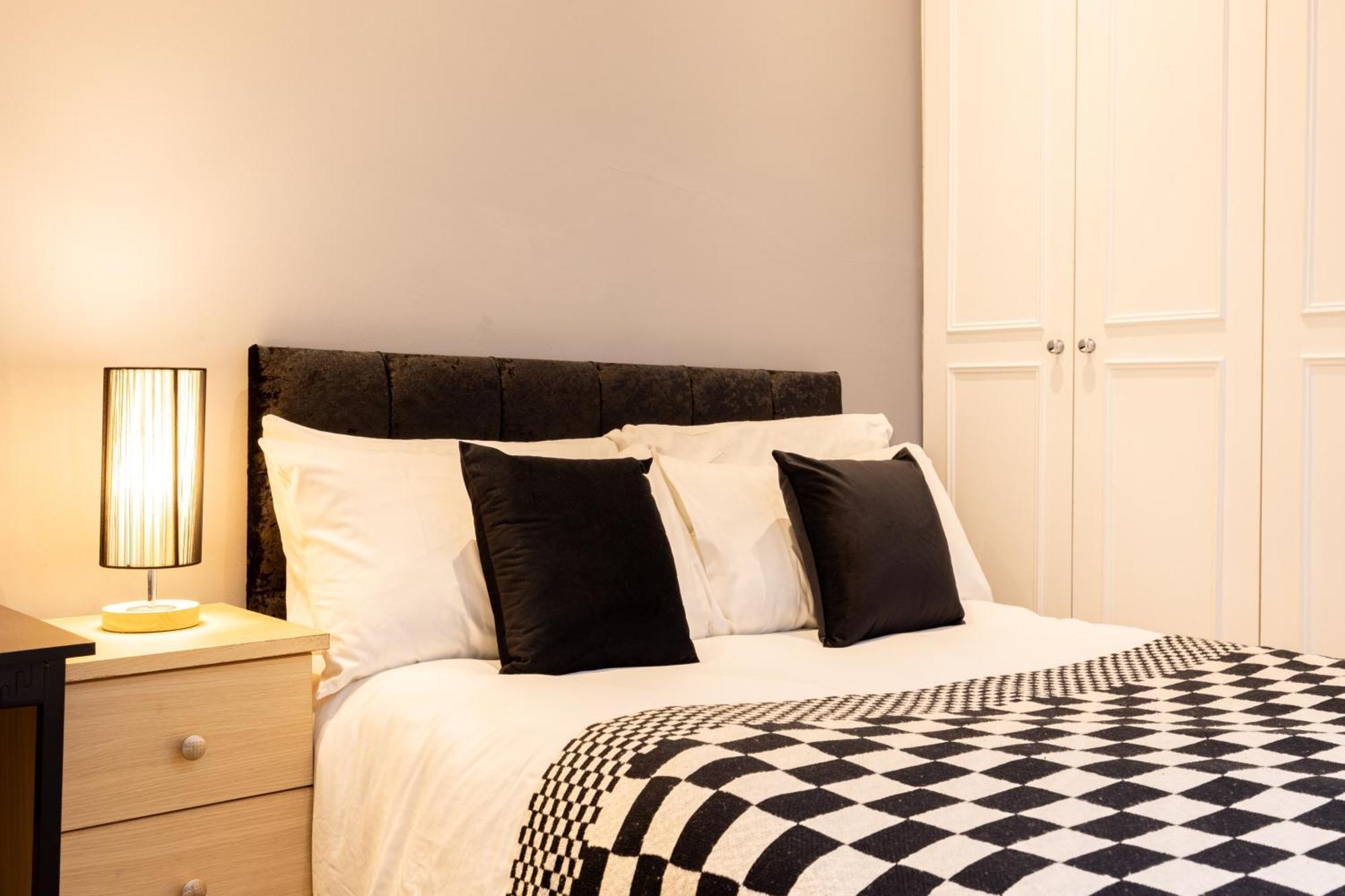 Lägenhet Charming Retreat In London