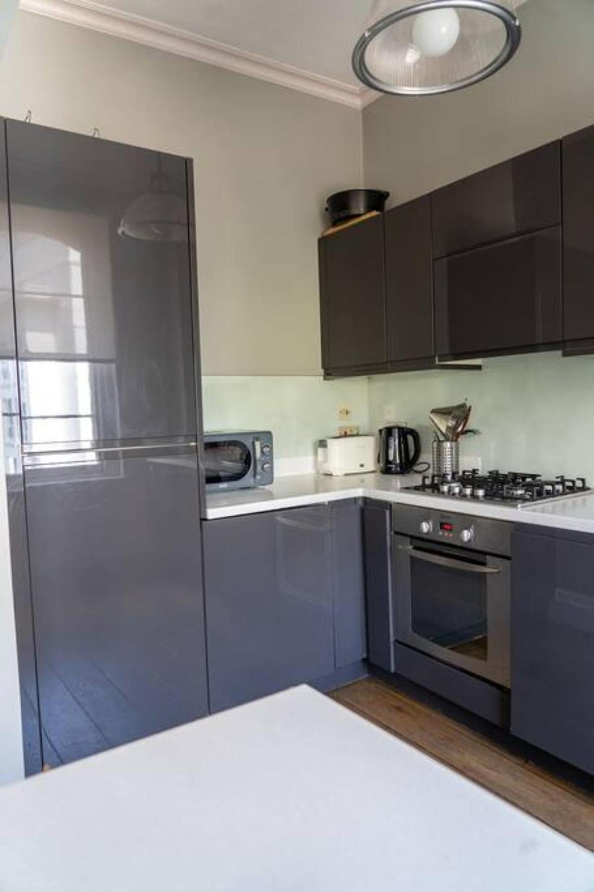 Modern Flat On Charming Warwick Avenue Lejlighed *