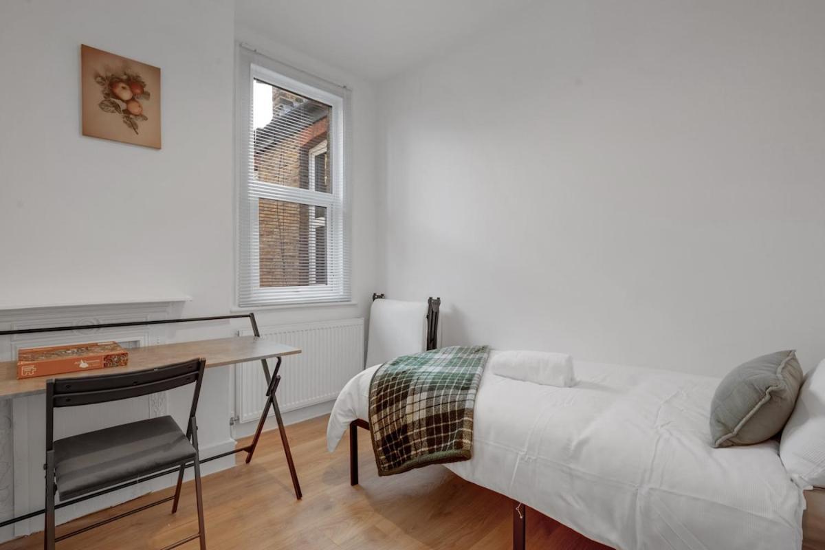 Apartment 3 Bedroom Luxury House With Parking London