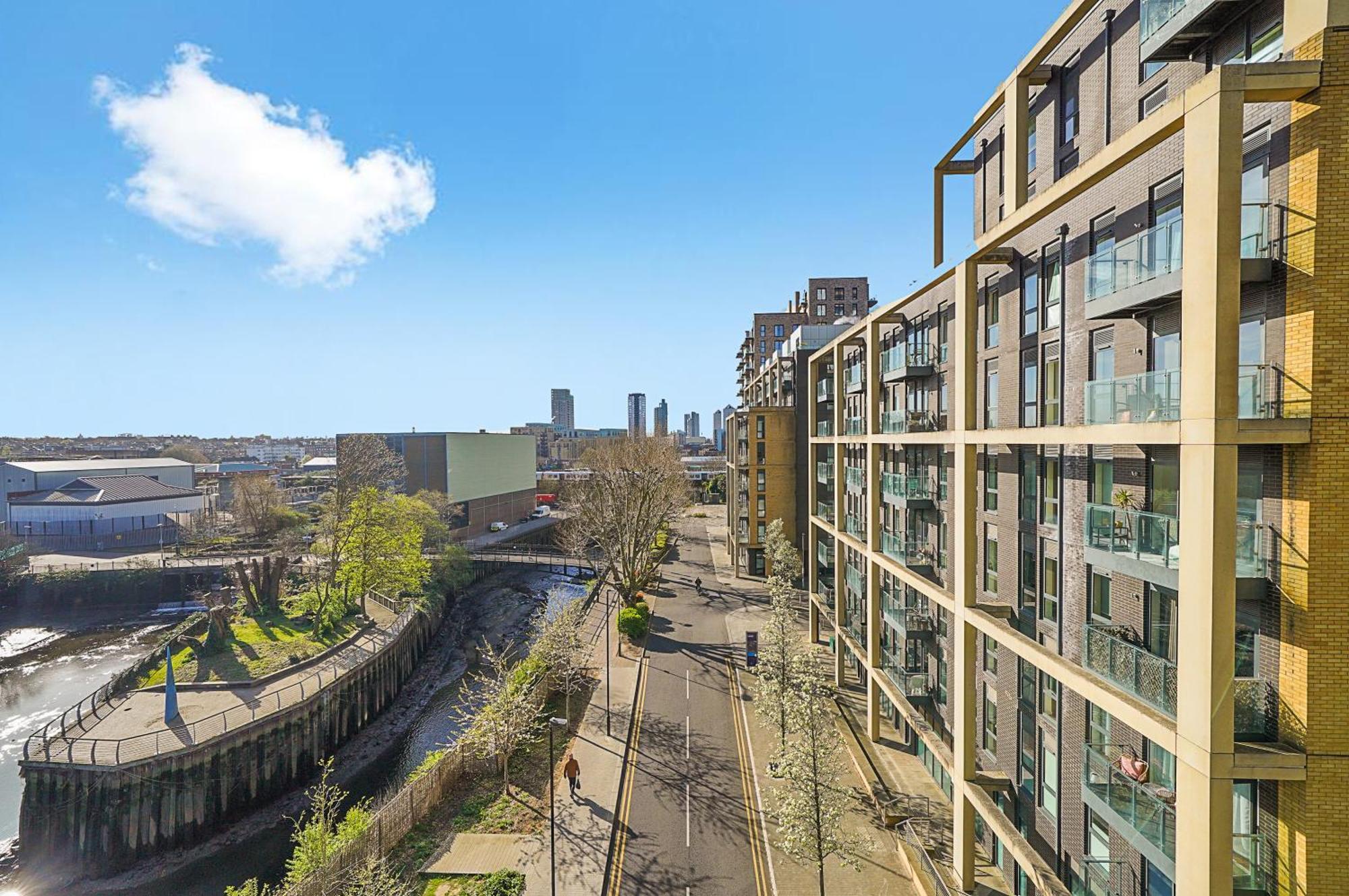 Leilighet Stunning Flat With Large Balcony Overlooking River By Cto Serviced London