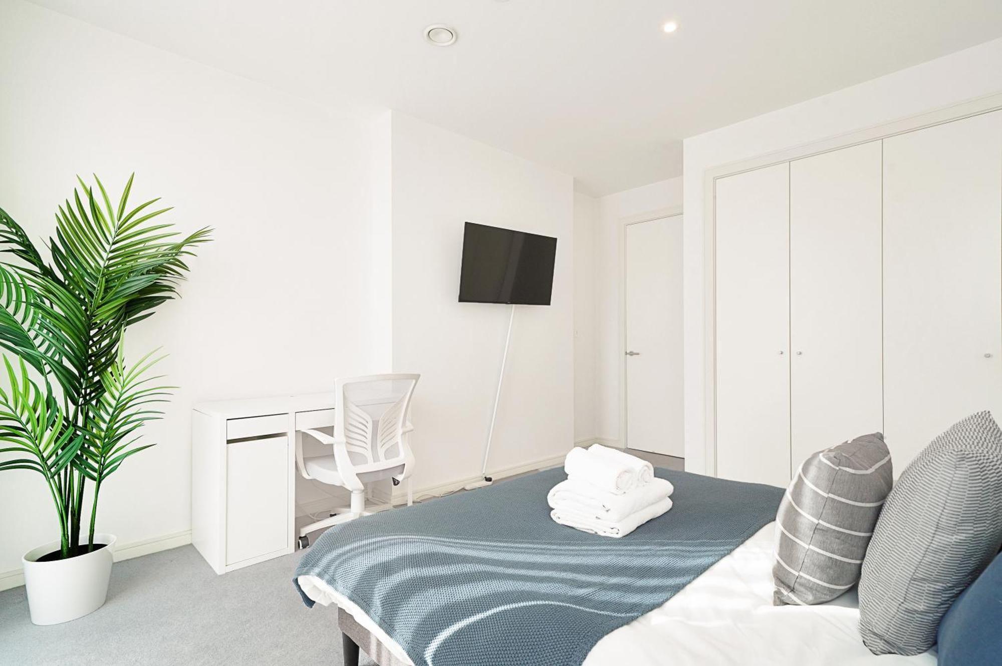 Leilighet Stunning Flat With Large Balcony Overlooking River By Cto Serviced