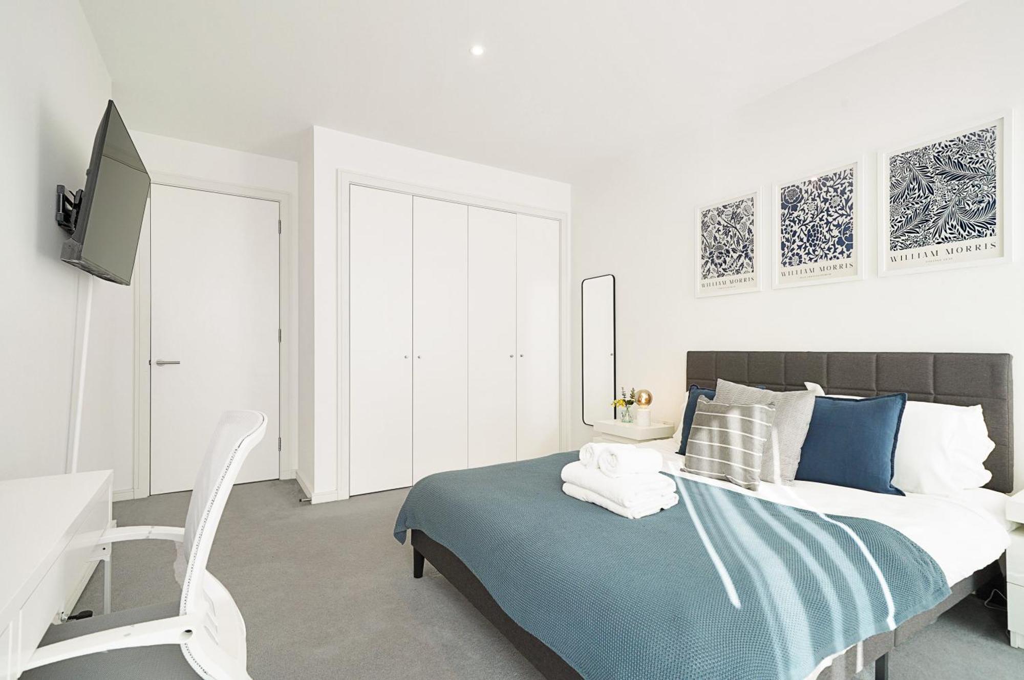 Stunning Flat With Large Balcony Overlooking River By Cto Serviced Leilighet London