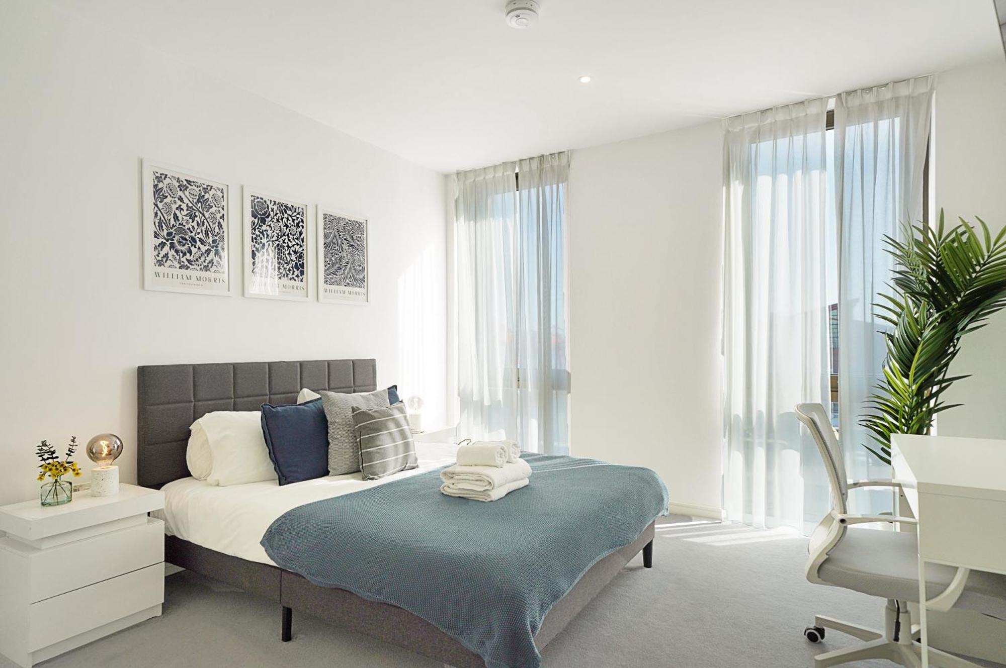 Stunning Flat With Large Balcony Overlooking River By Cto Serviced Leilighet *