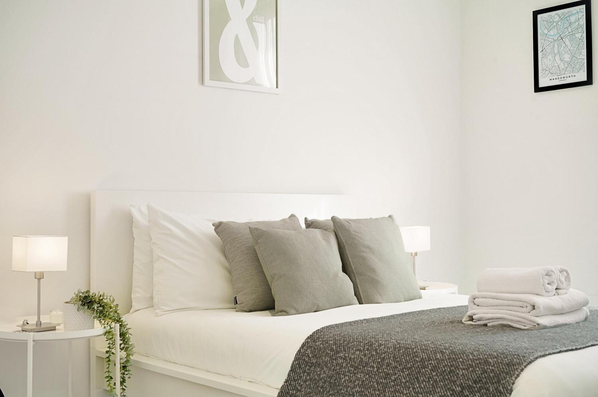 Leilighet Stunning Flat With Large Balcony Overlooking River By Cto Serviced