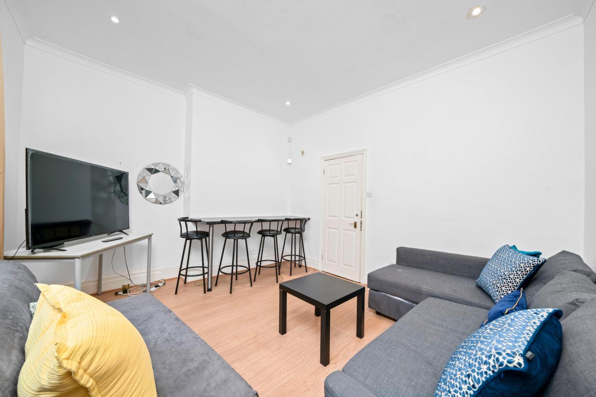 Apartment Larger Groups Close To O2 Arena Excel Canary Wharf With Wifi And Parking Within Mins Walk To Drl & Jubilee Line London