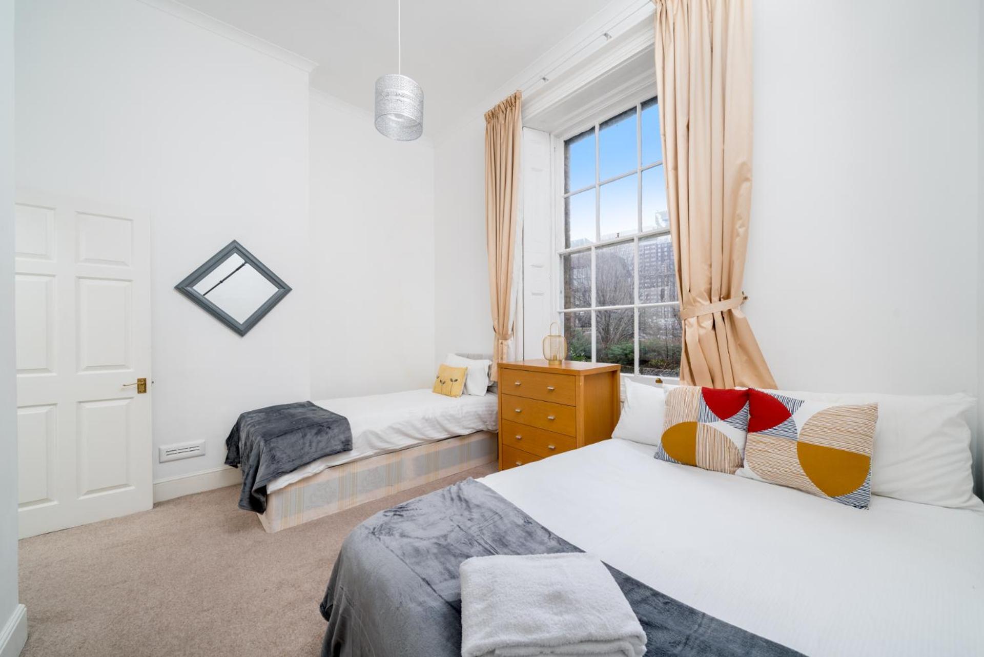 Apartment Larger Groups Close To O2 Arena Excel Canary Wharf With Wifi And Parking Within Mins Walk To Drl & Jubilee Line *