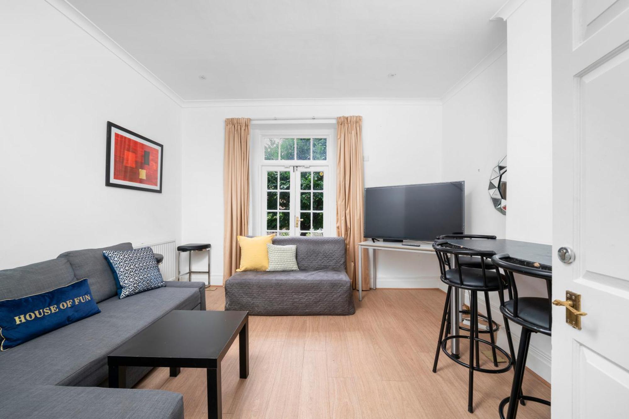 Apartment Larger Groups Close To O2 Arena Excel Canary Wharf With Wifi And Parking Within Mins Walk To Drl & Jubilee Line *