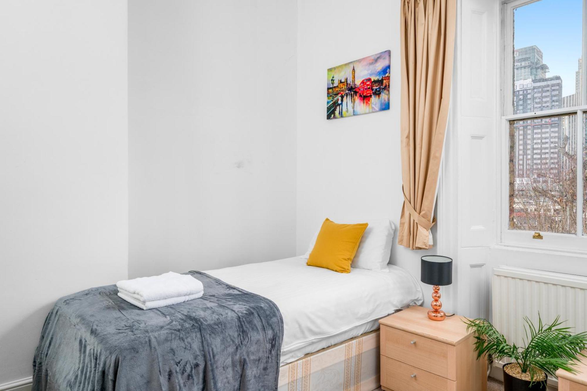 Apartment Larger Groups Close To O2 Arena Excel Canary Wharf With Wifi And Parking Within Mins Walk To Drl & Jubilee Line London