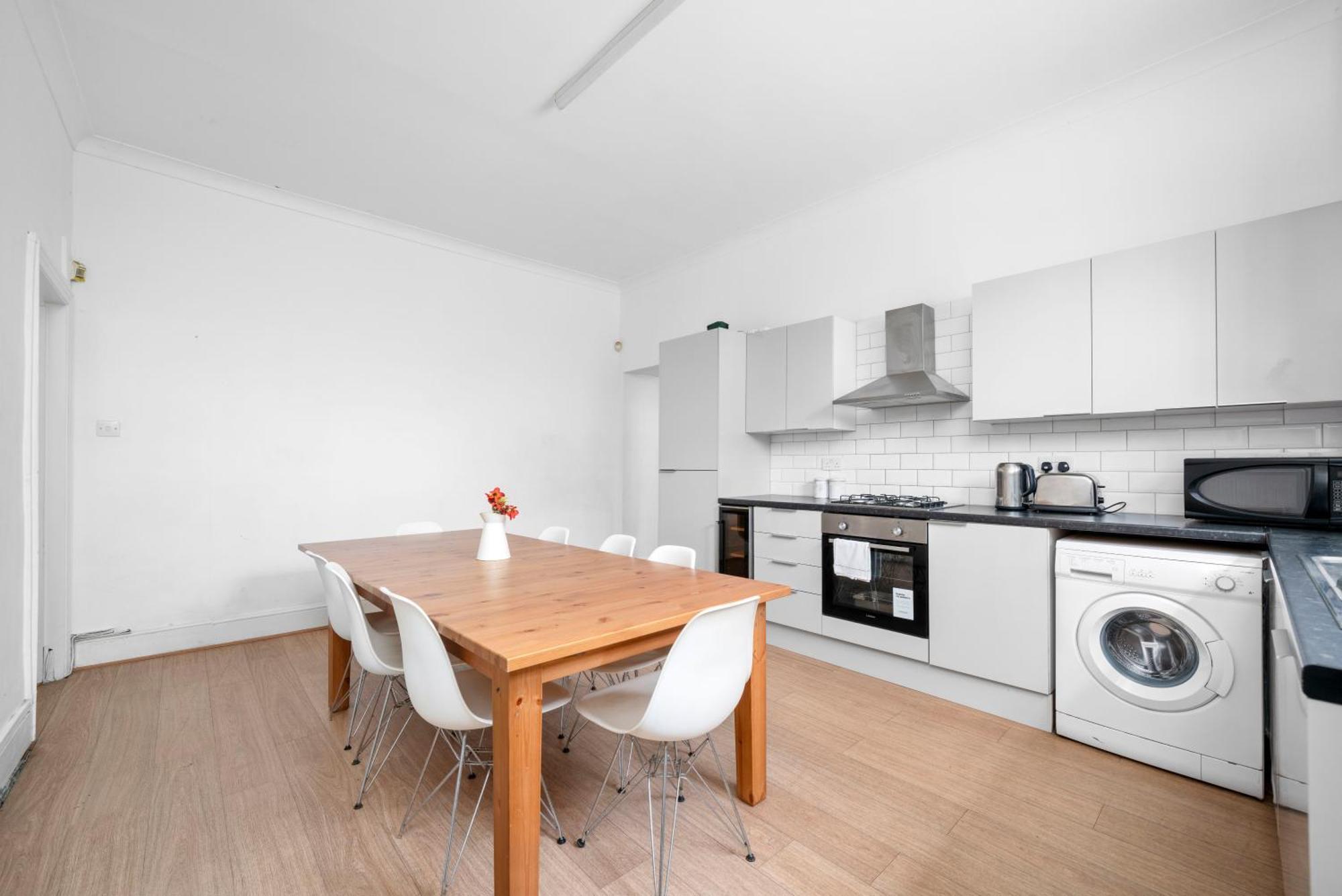 Larger Groups Close To O2 Arena Excel Canary Wharf With Wifi And Parking Within Mins Walk To Drl & Jubilee Line Apartment