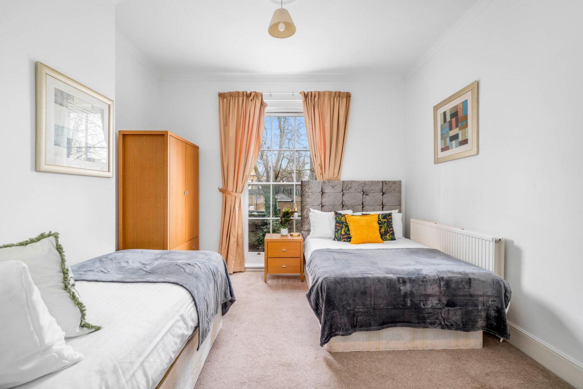 Larger Groups Close To O2 Arena Excel Canary Wharf With Wifi And Parking Within Mins Walk To Drl & Jubilee Line Apartment *