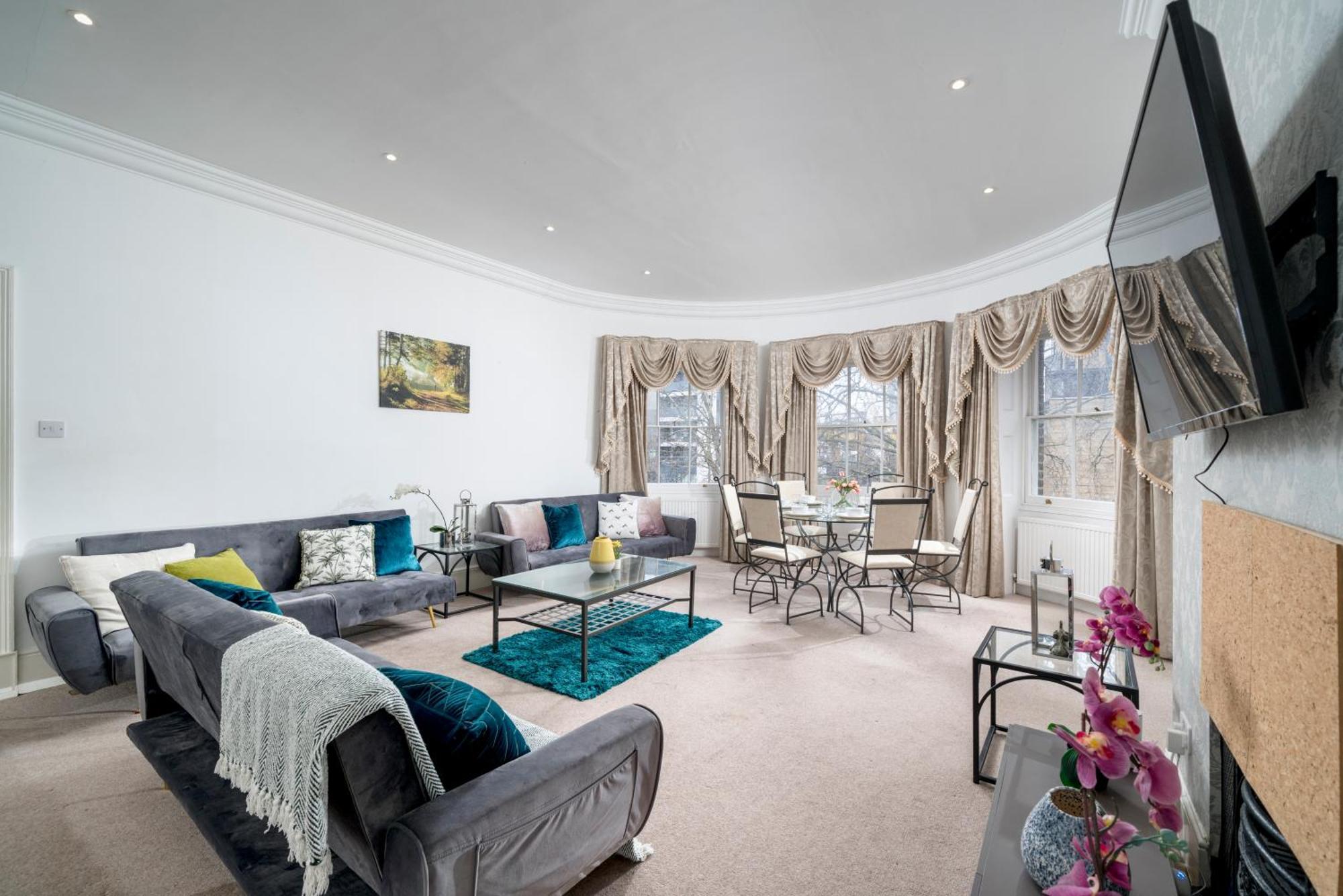 Larger Groups Close To O2 Arena Excel Canary Wharf With Wifi And Parking Within Mins Walk To Drl & Jubilee Line Apartment