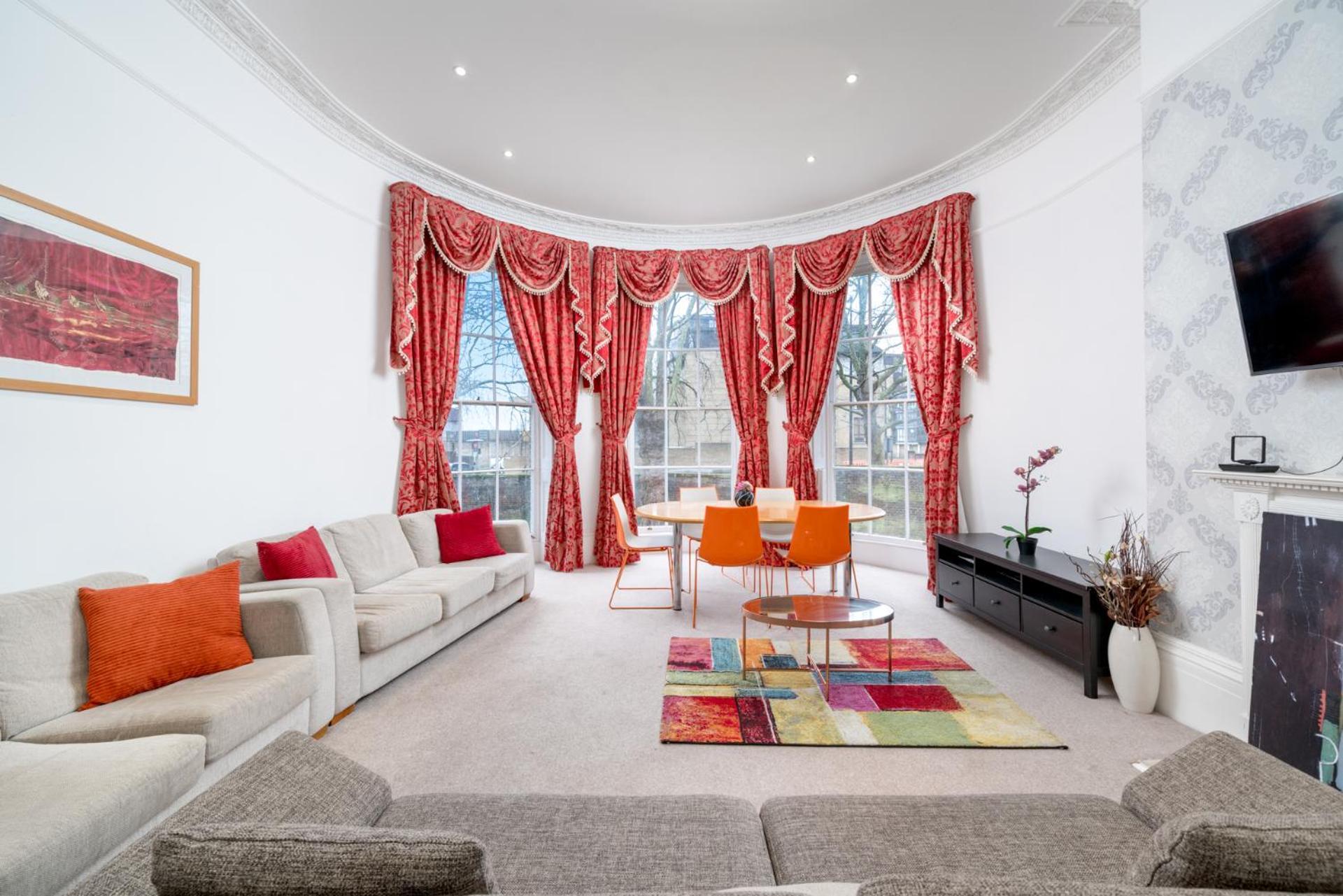 Apartment Larger Groups Close To O2 Arena Excel Canary Wharf With Wifi And Parking Within Mins Walk To Drl & Jubilee Line