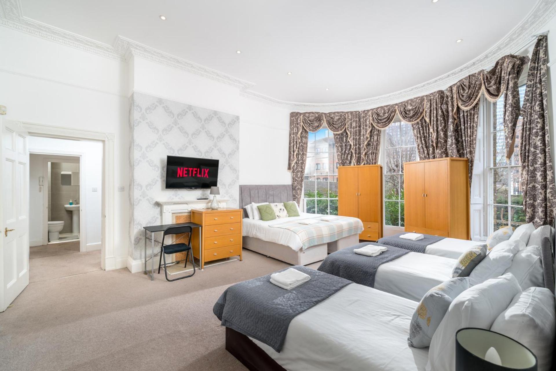 Larger Groups Close To O2 Arena Excel Canary Wharf With Wifi And Parking Within Mins Walk To Drl & Jubilee Line Apartment