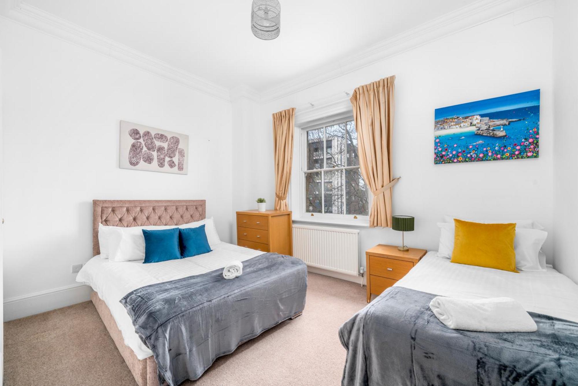 Larger Groups Close To O2 Arena Excel Canary Wharf With Wifi And Parking Within Mins Walk To Drl & Jubilee Line Apartment *