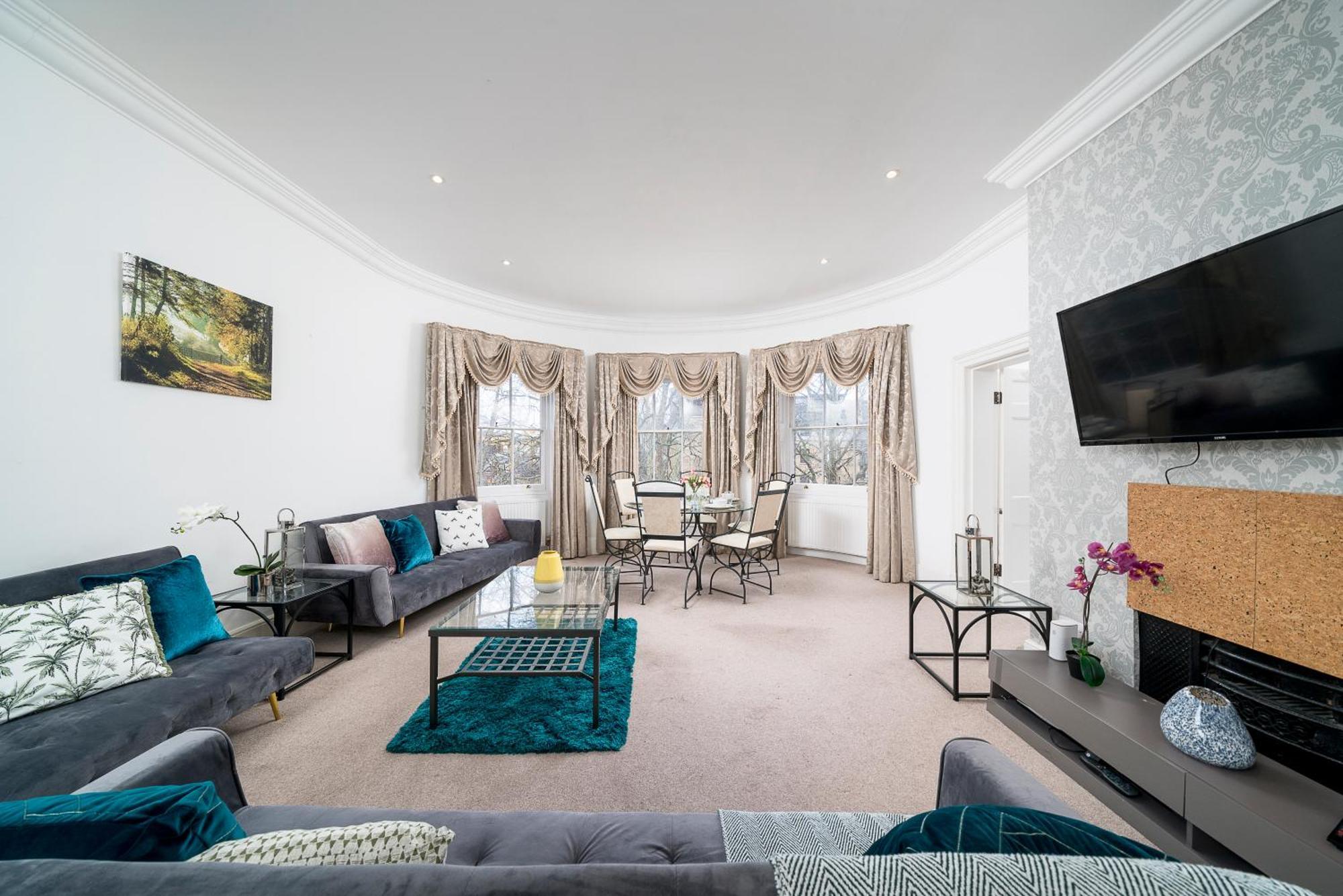 Larger Groups Close To O2 Arena Excel Canary Wharf With Wifi And Parking Within Mins Walk To Drl & Jubilee Line Apartment London