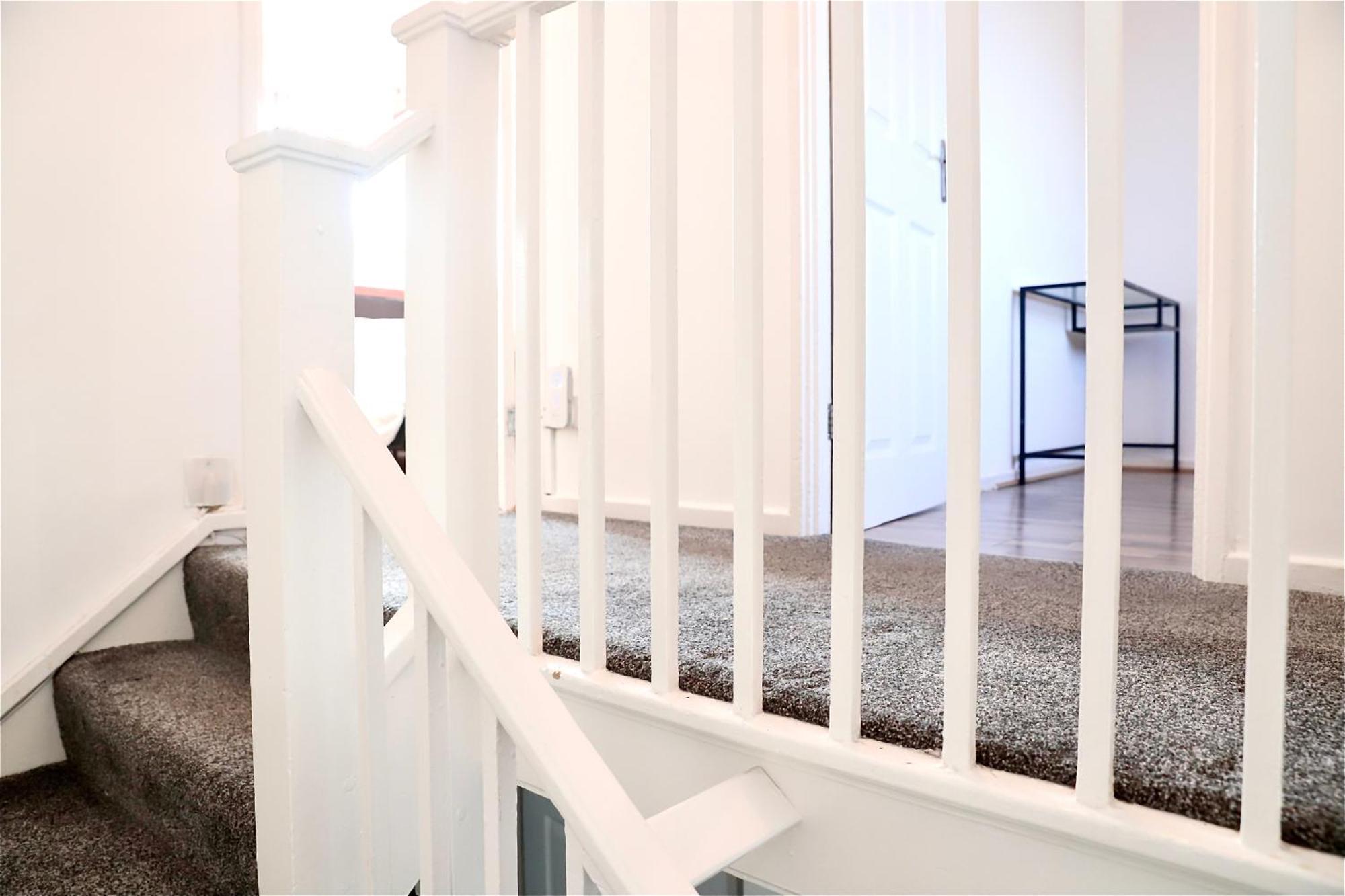 Maitland Luxury 2 Bedroom Greenwich With Good Living Space Sleeps 5 Guest- 1 Minute From Greenwich Dlr Station Londen