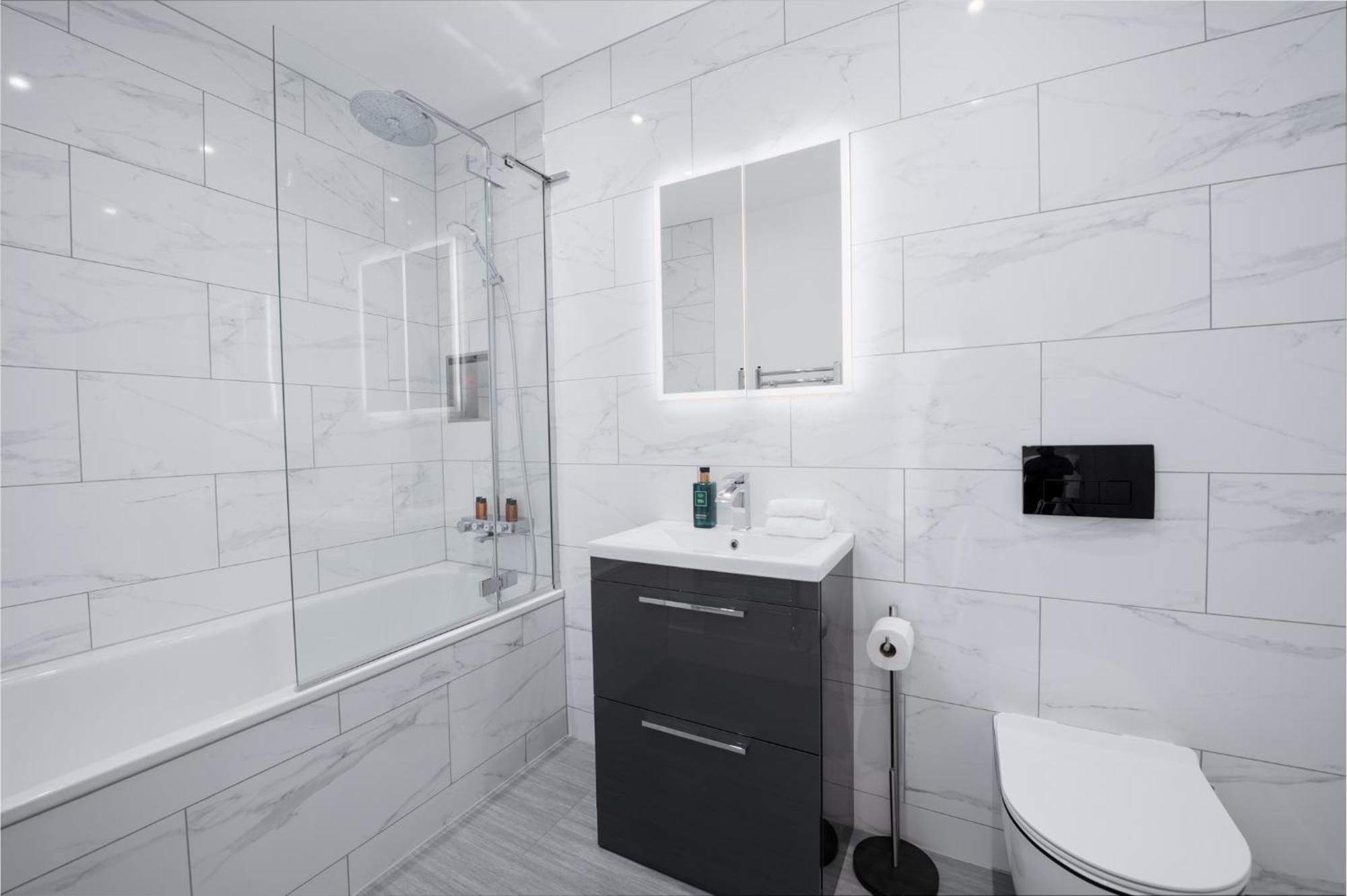 Fulham Luxury High-spec With Large Balcony, Location, Near Fulham And Chelsea Stadiums Lägenhet *