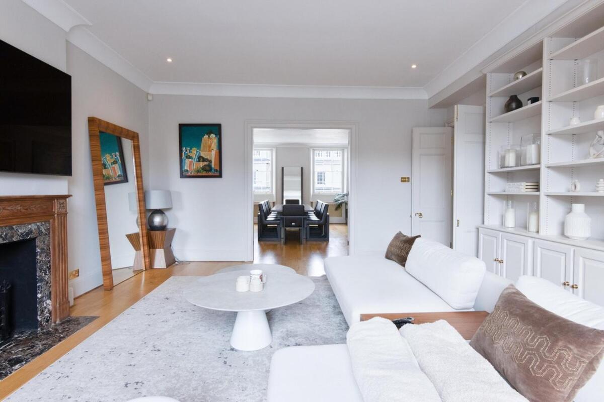3 Bedroom Luxury In Eaton Square Appartement